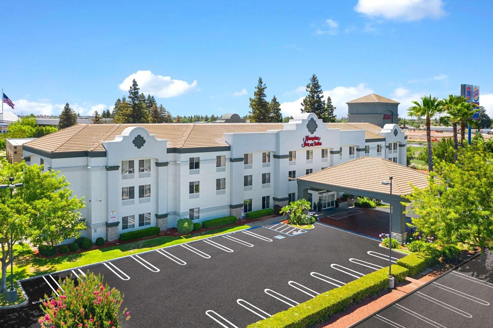 Hampton Inn & Suites Modesto - Salida Main image 2